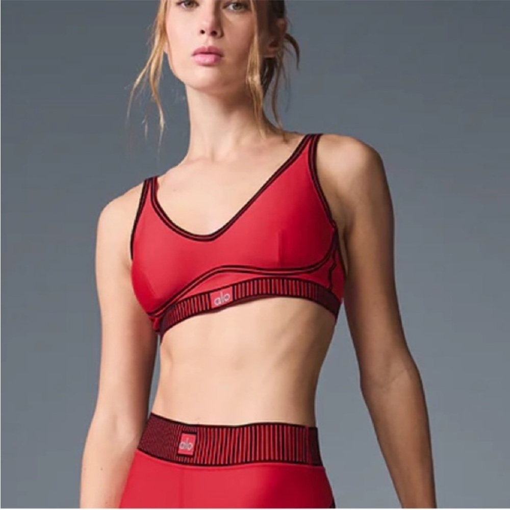 Alo airlift line up bra in limited color Red Hot Summer